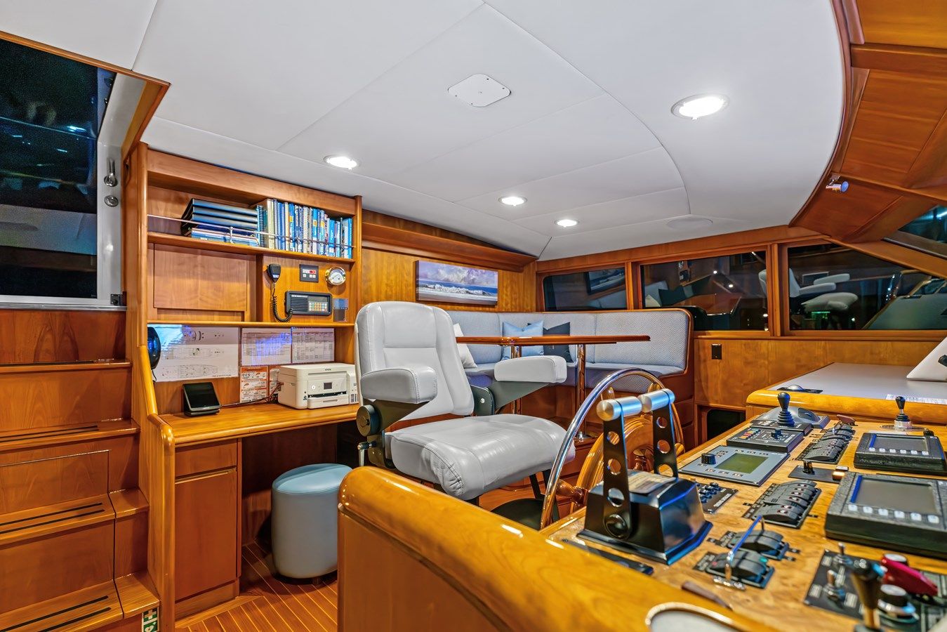 SILVER SEAS Raised Pilothouse