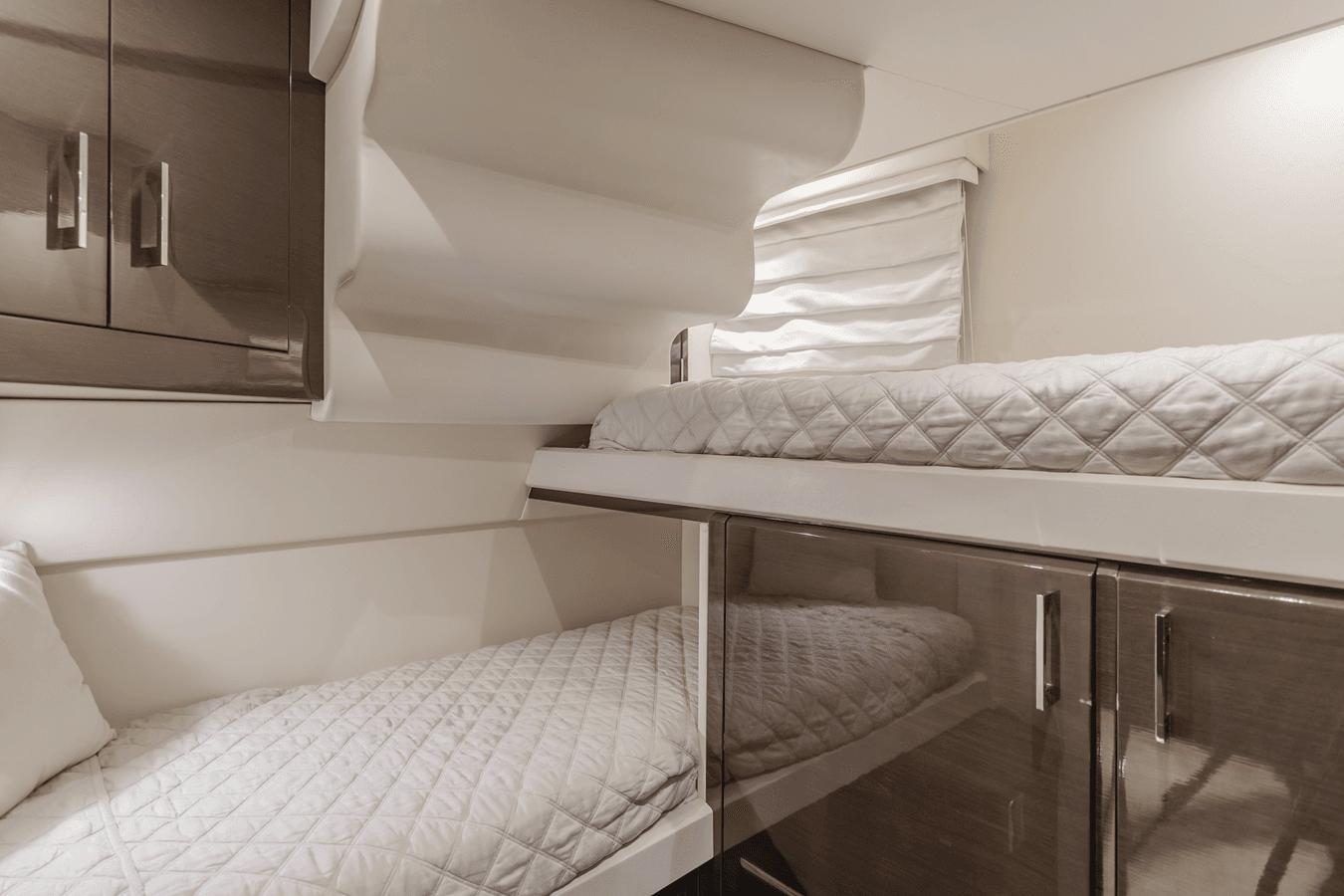 the best price on FINE SEAS-ONINGS - Marquis