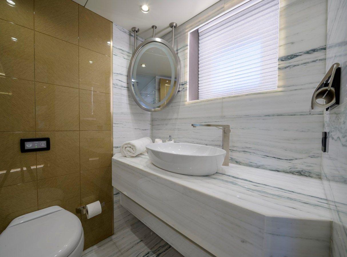 Лучшая цена на EBYSHINE 2023