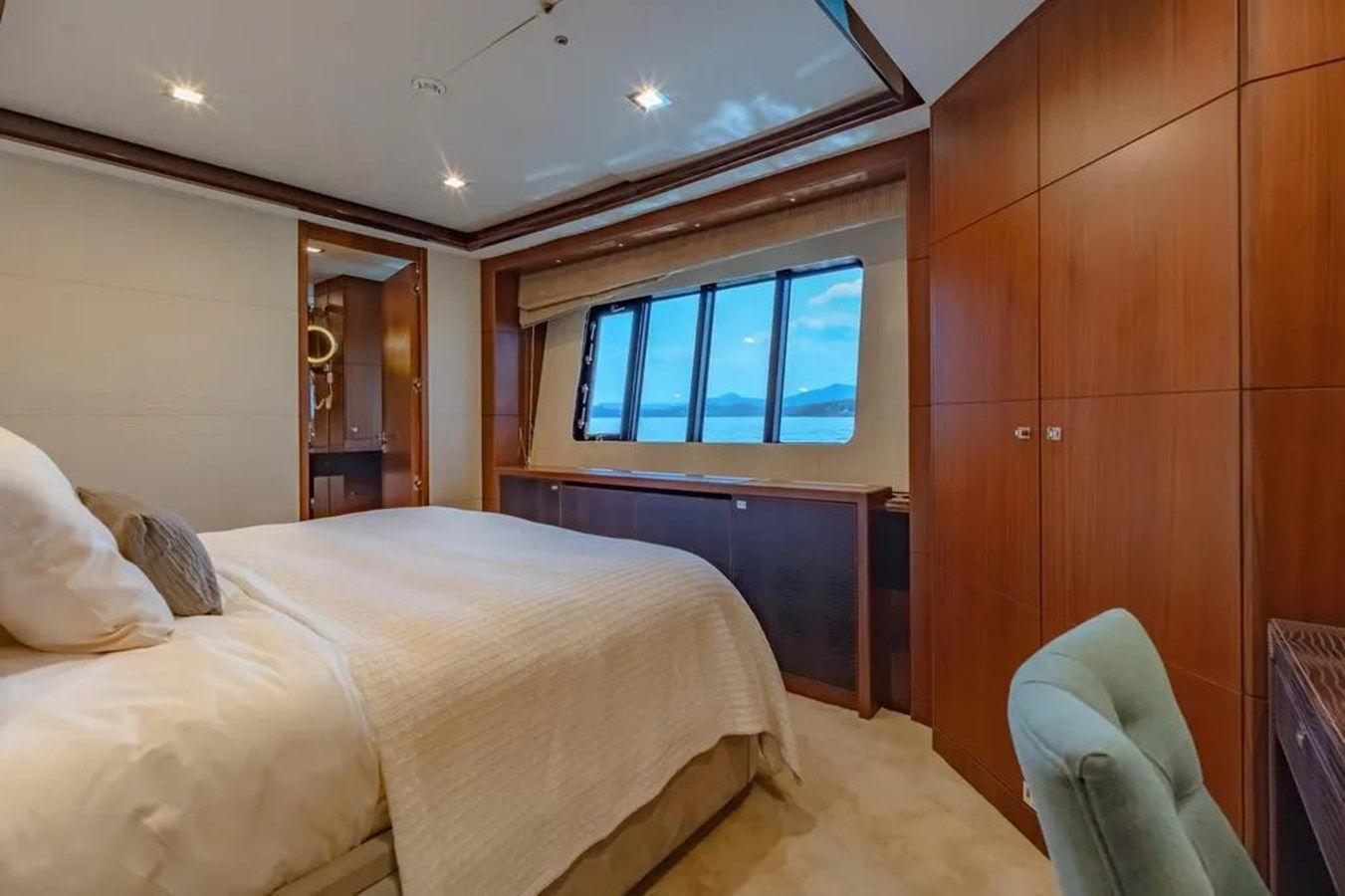 best yacht sales deals Blue Moon 105