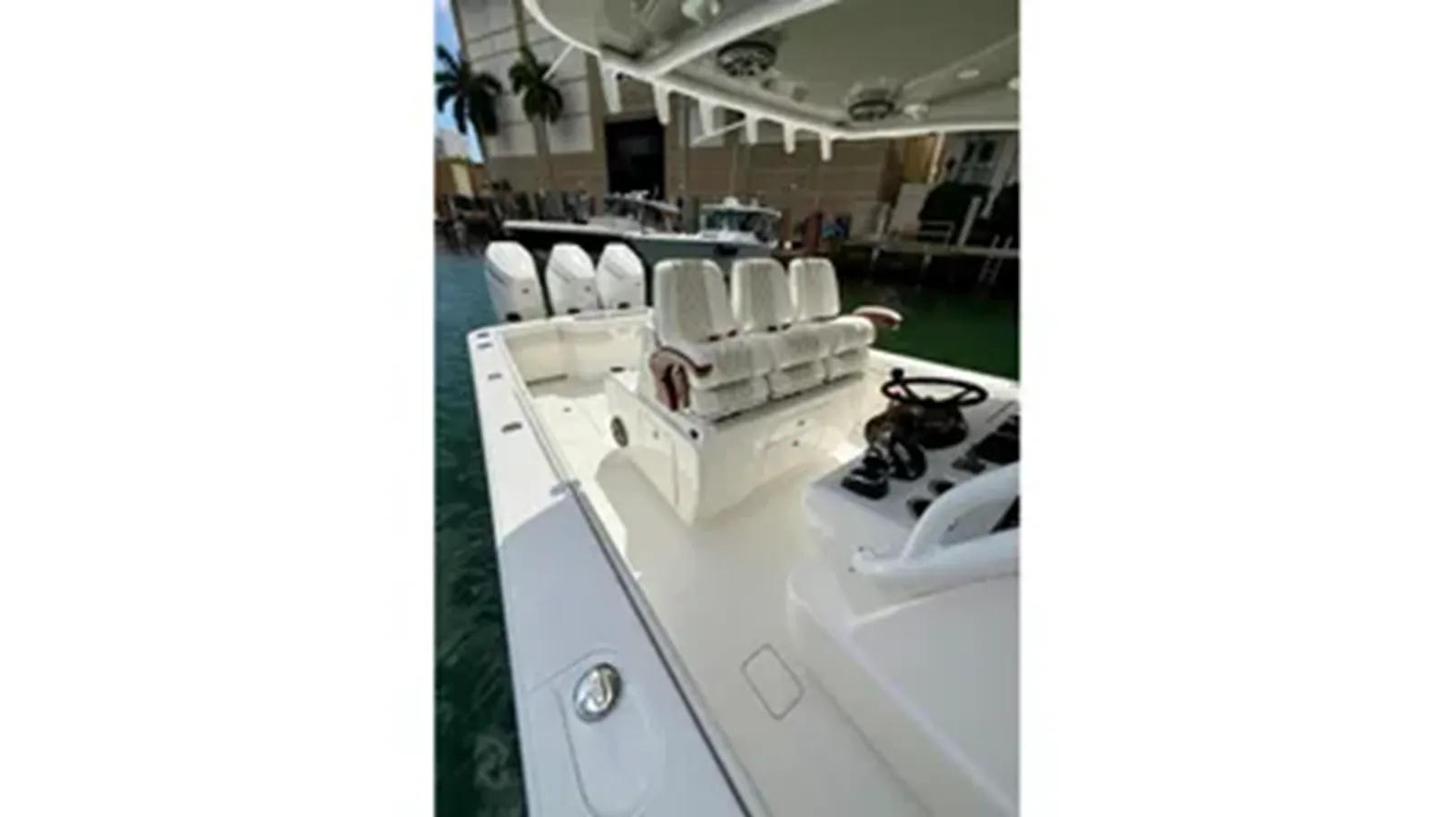 Стоимость яхты Salty Dogs V-37