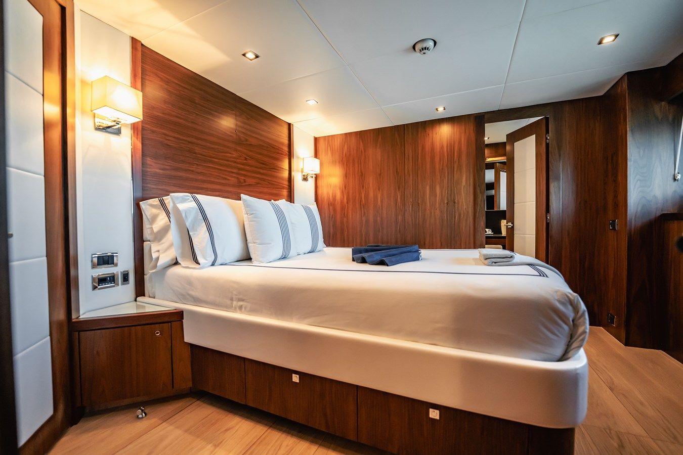 the best price on PRECIOSO 34 Meter Yacht