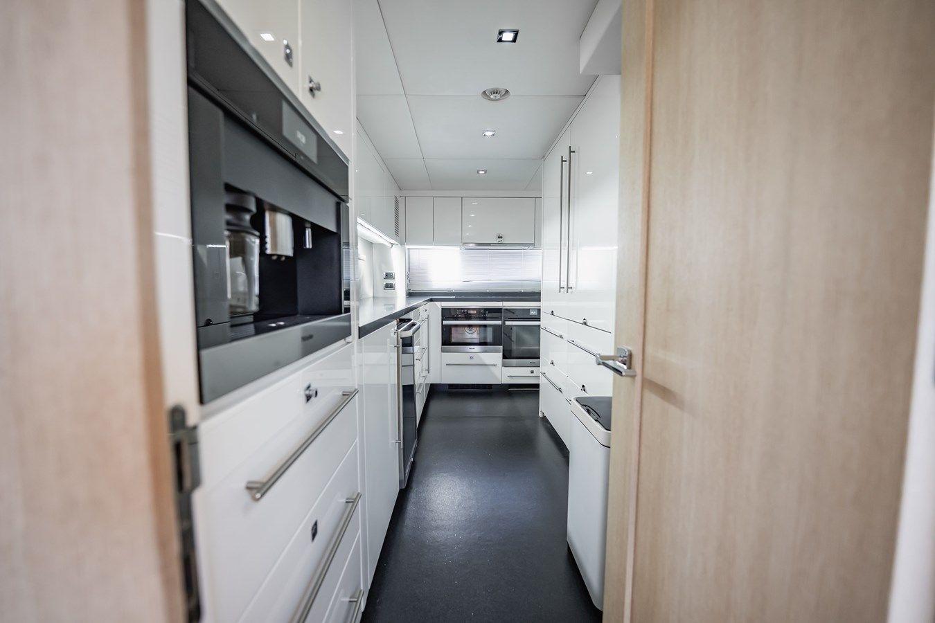 best yacht sales deals PRECIOSO - Sunseeker