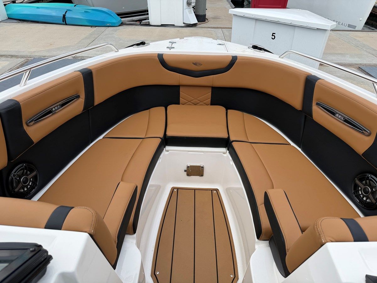 Buy a yacht Chaparral 267 SSX BOWRIDER