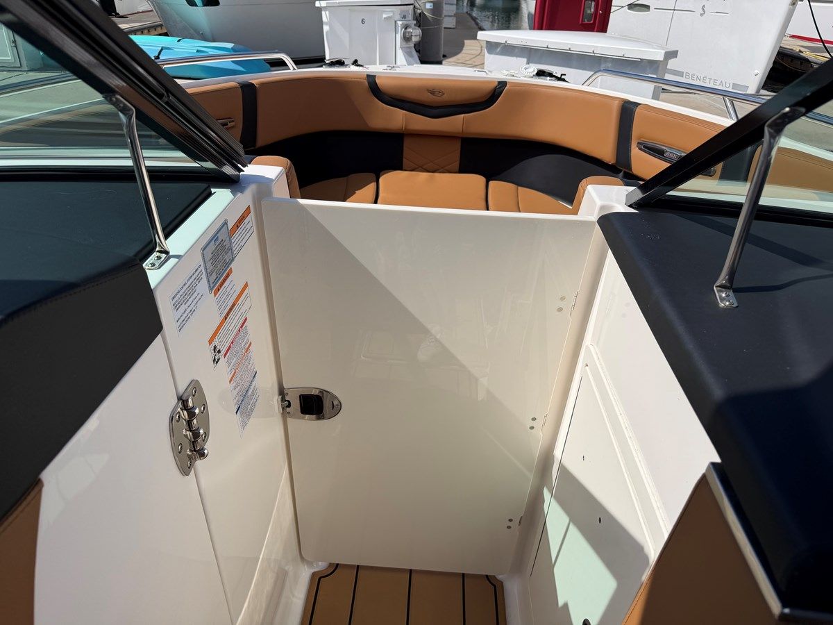 Buy a yacht Chaparral 267 SSX BOWRIDER