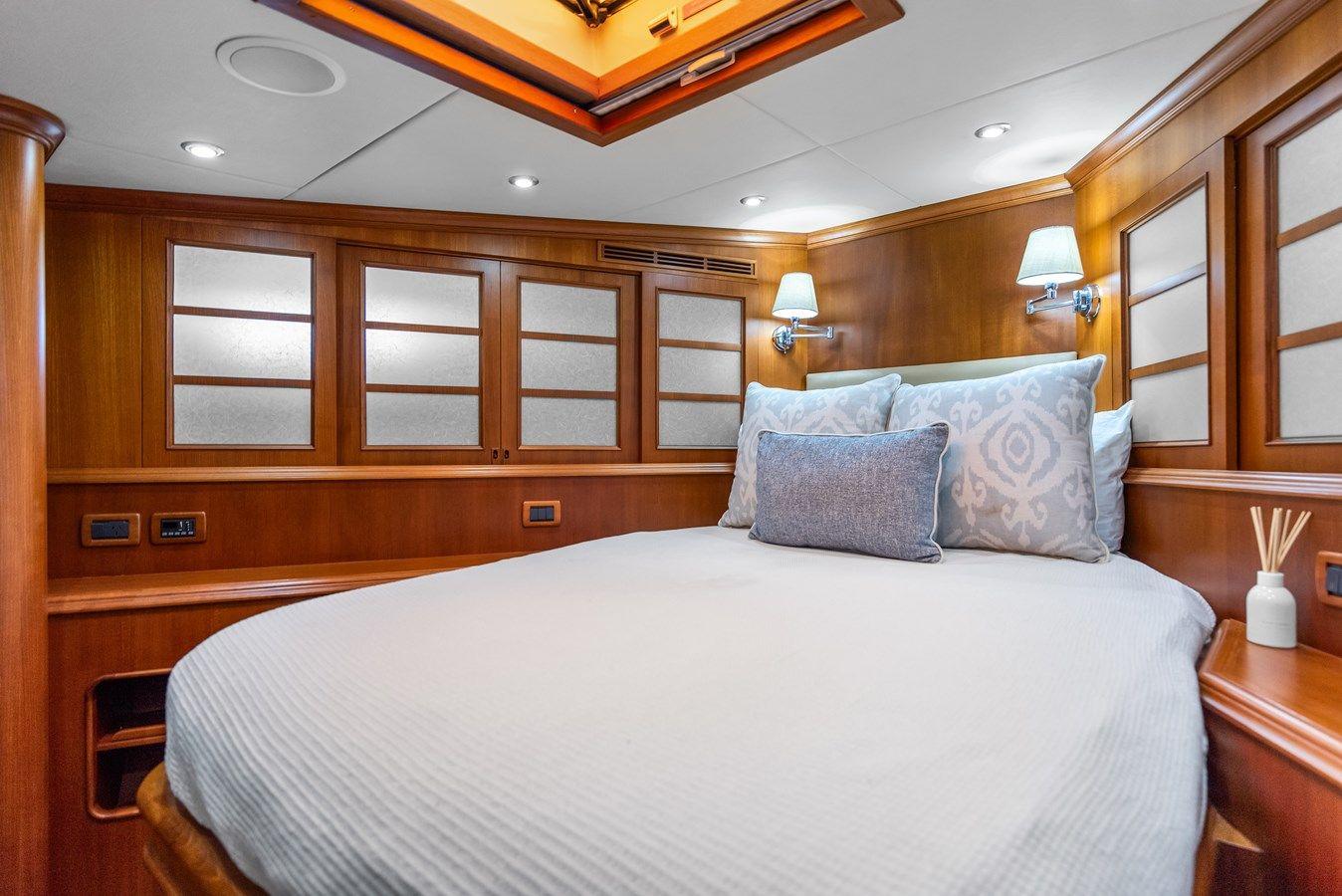 Buy a yacht Encore - GRAND BANKS MARINE