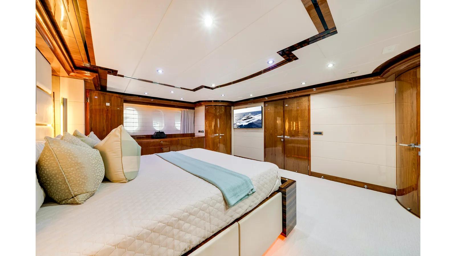 the best price on MESMERIZE Raised Pilot House