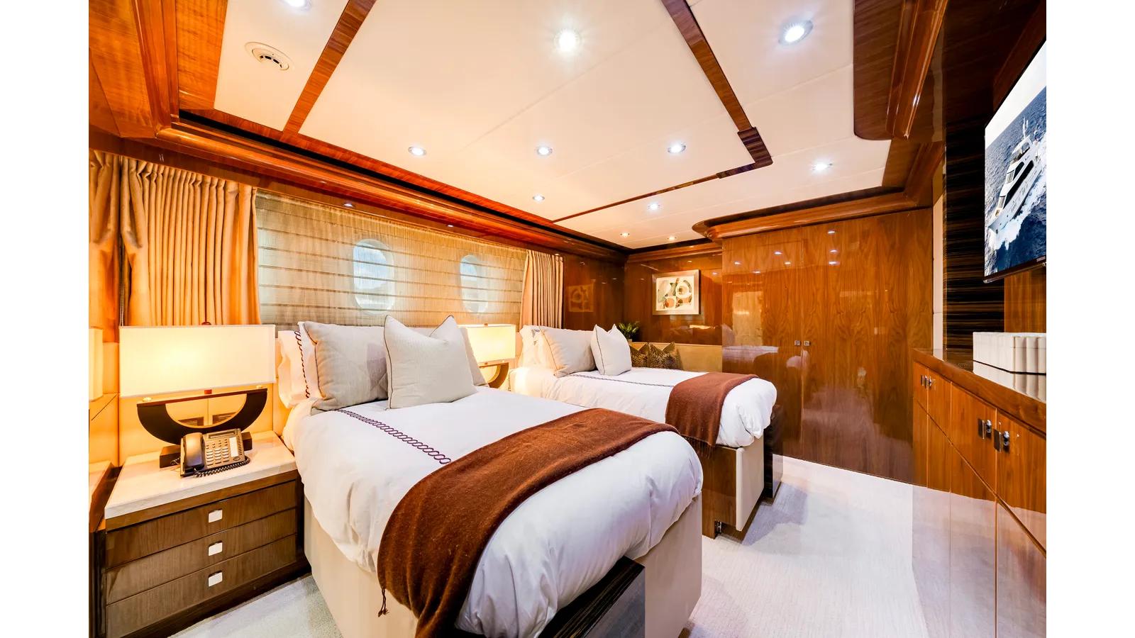 Buy a MESMERIZE 125 at Shestakov Yacht Sales