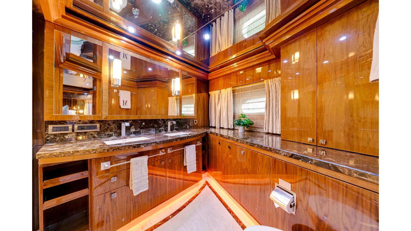 Buy a yacht MESMERIZE - Hargrave