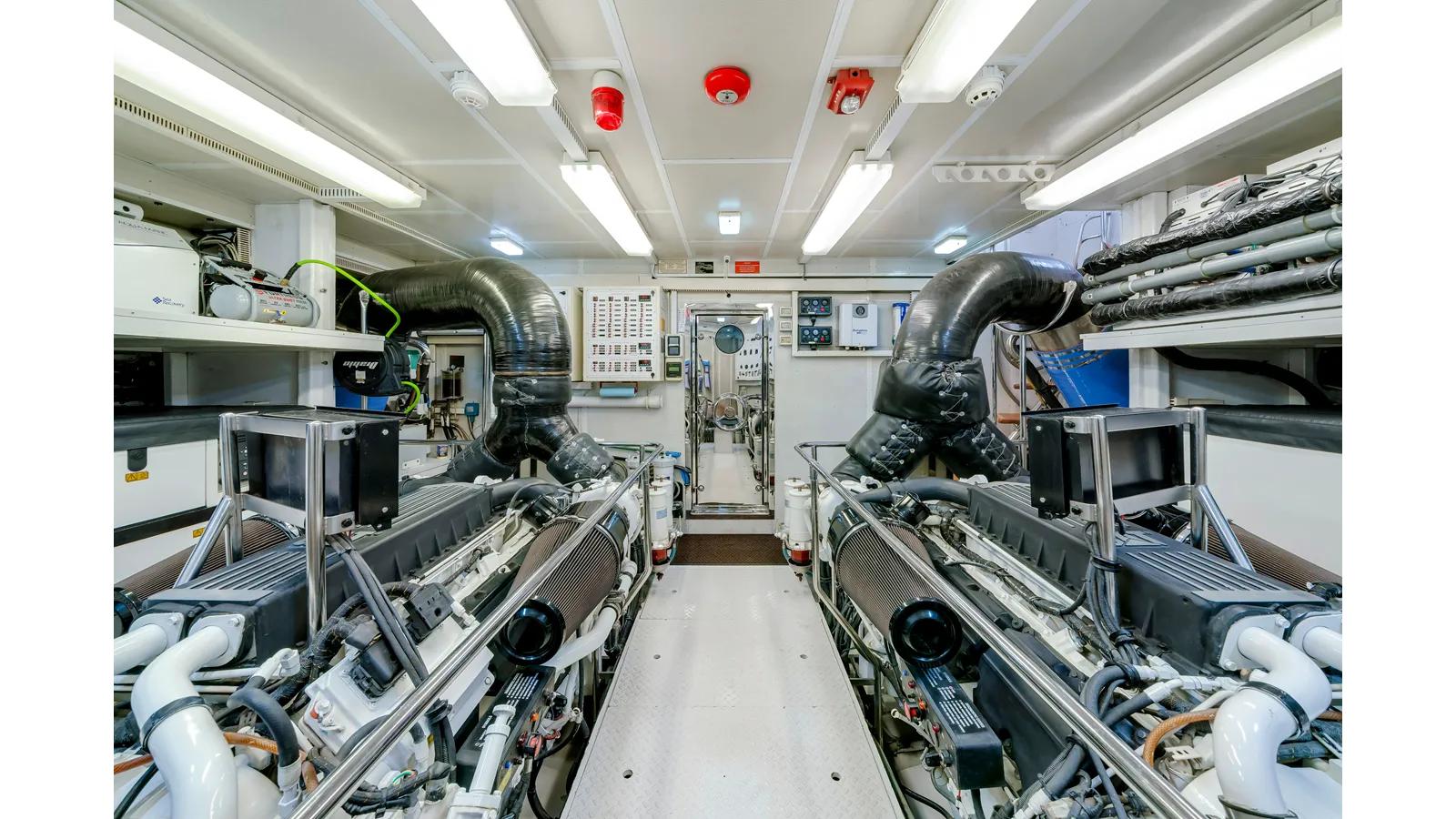 MESMERIZE 2013 yacht sale