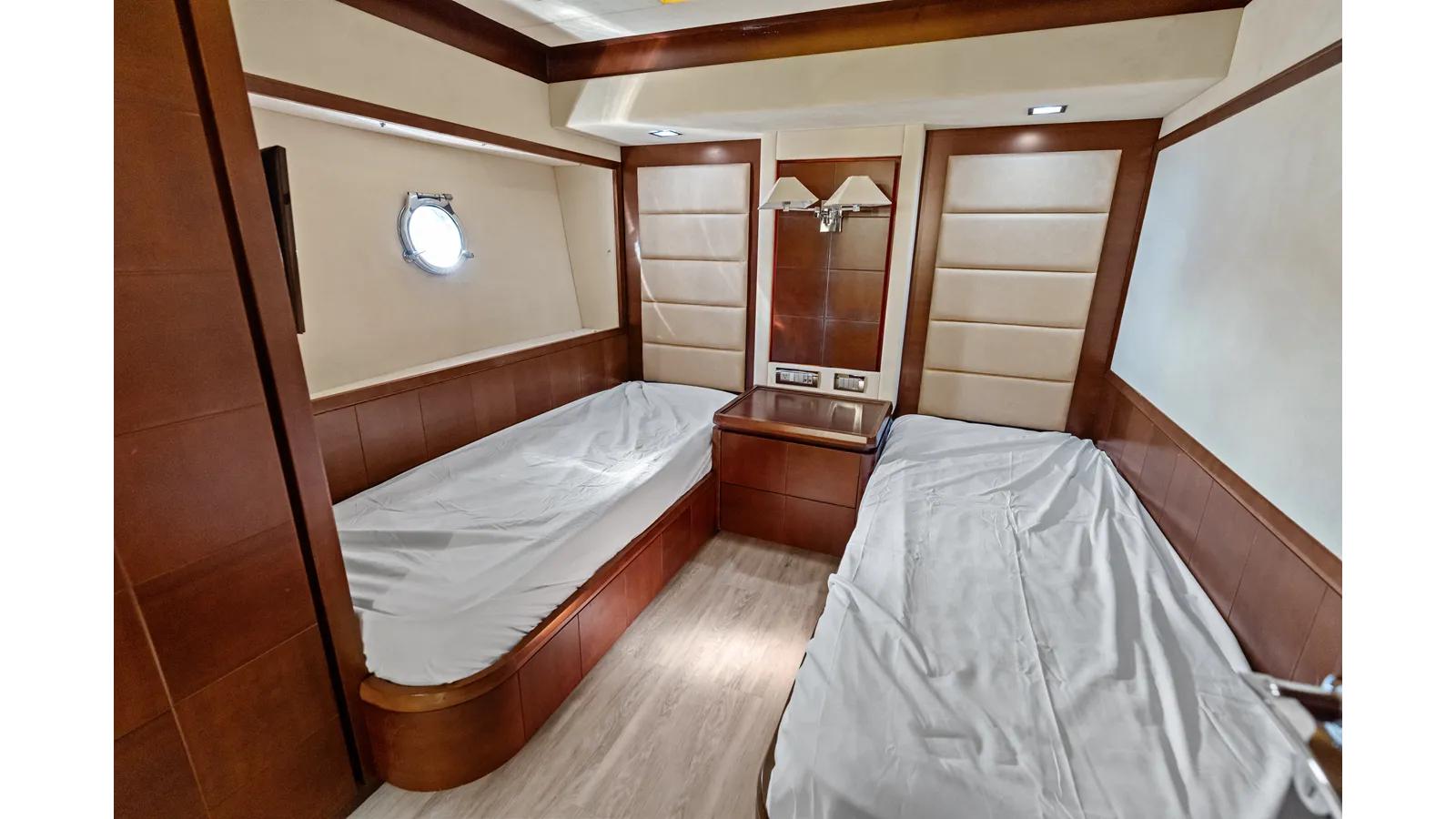 the best price on Knot Woke Flybridge