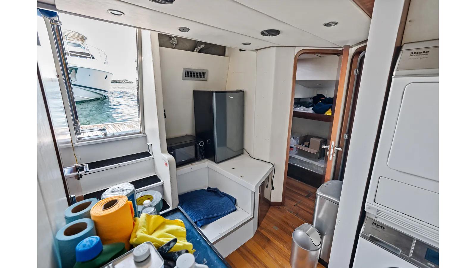 Buy a yacht Knot Woke