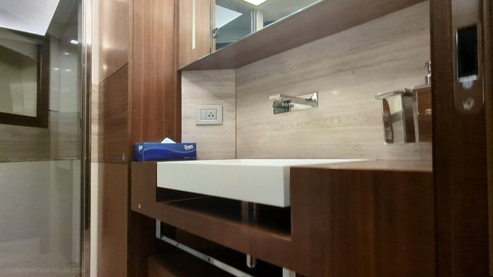 Продажа яхты OXYGEN - FERRETTI CUSTOM LINE