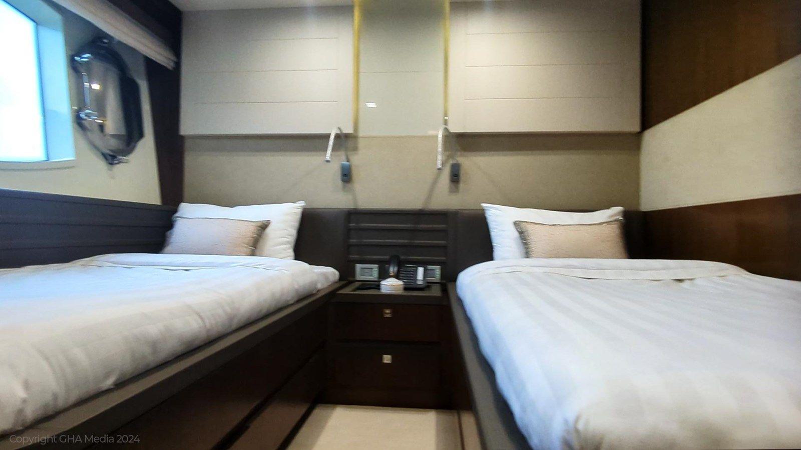 OXYGEN - FERRETTI CUSTOM LINE