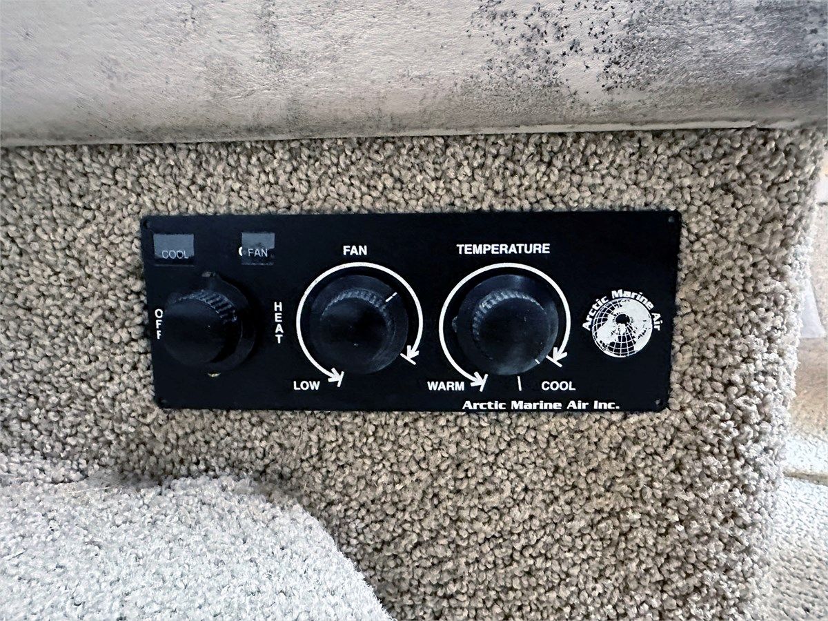 Купить яхту 1998 Maxum 2800 SCR - Maxum в Shestakov Yacht Sales