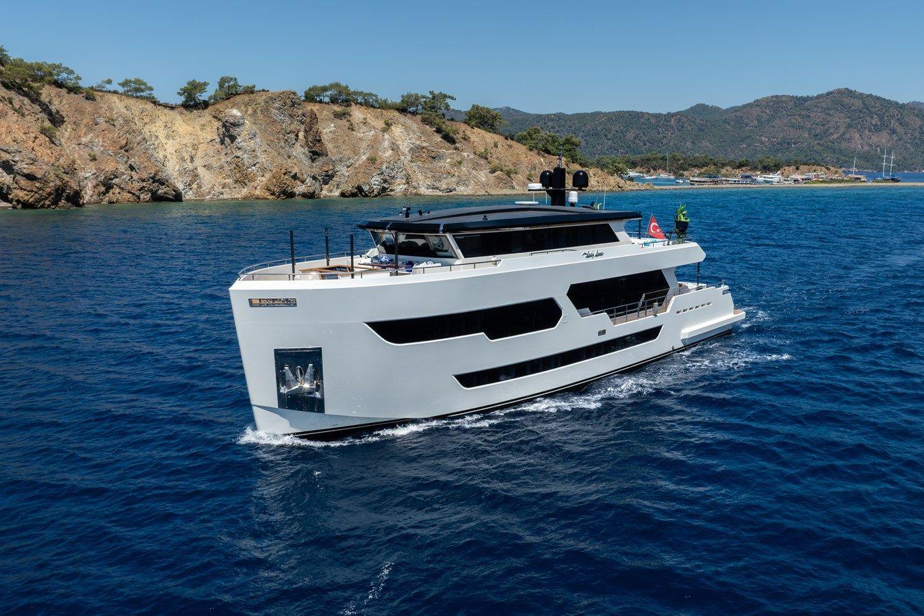 best yacht sales deals LADY LUNA 105