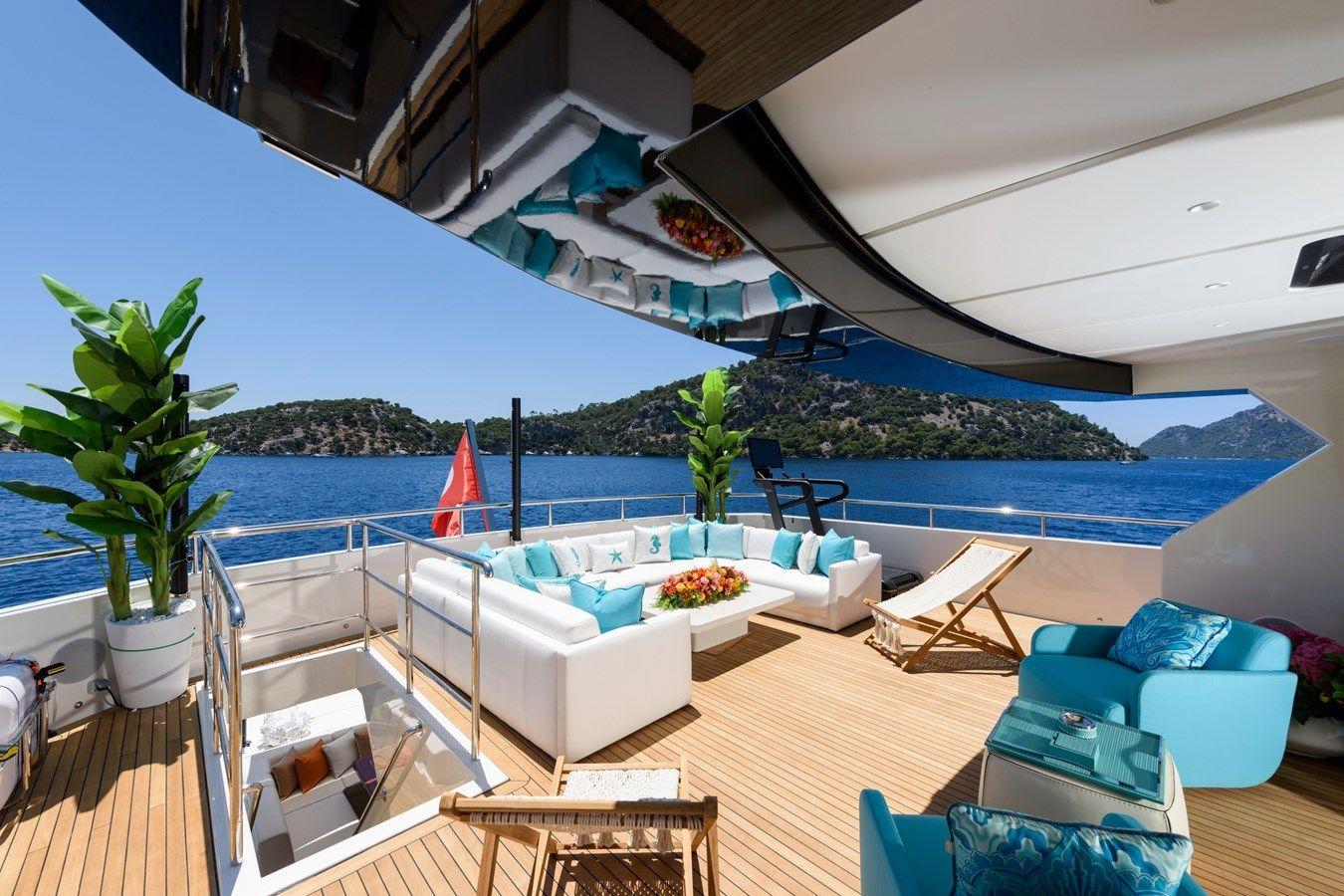 the best price on LADY LUNA 105