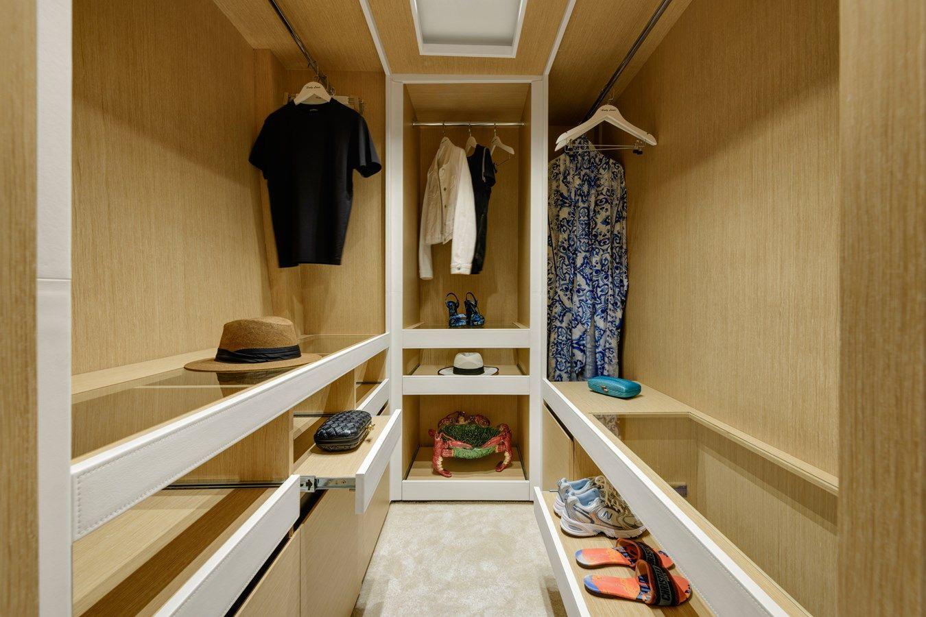 best yacht sales deals LADY LUNA 105