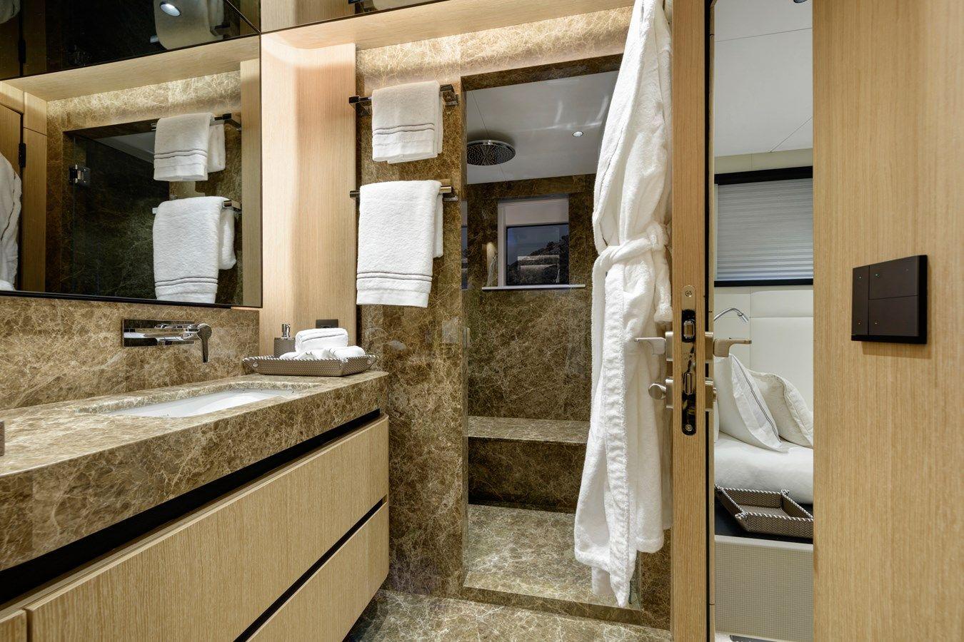 Buy a yacht LADY LUNA 105