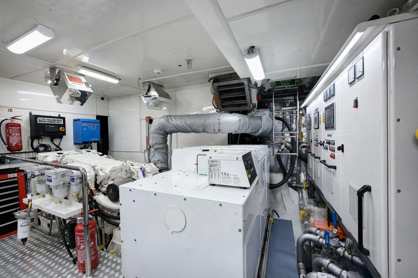 the best price on LADY LUNA 105