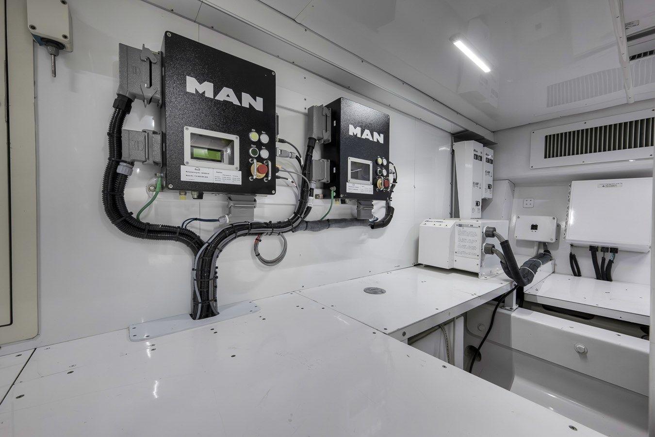 TWIN TALES 1999 yacht sale