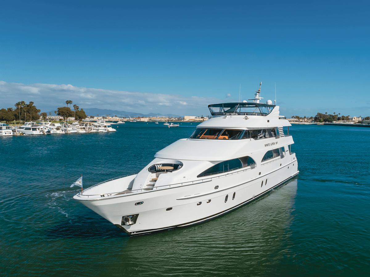 Buy a yacht White Lotus Sterling Tri-Deck