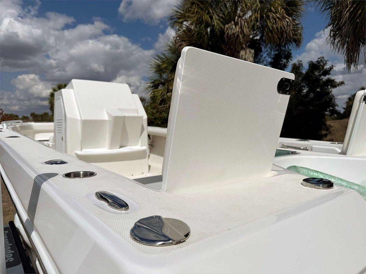 best yacht sales deals 24' Everglades 2017 243 CC 24