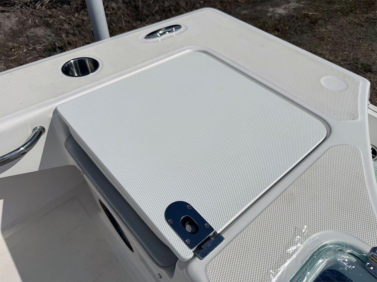 24' Everglades 2017 243 CC - Everglades