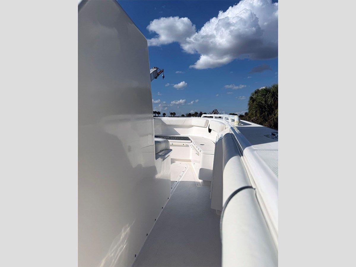 best yacht sales deals 24' Everglades 2017 243 CC