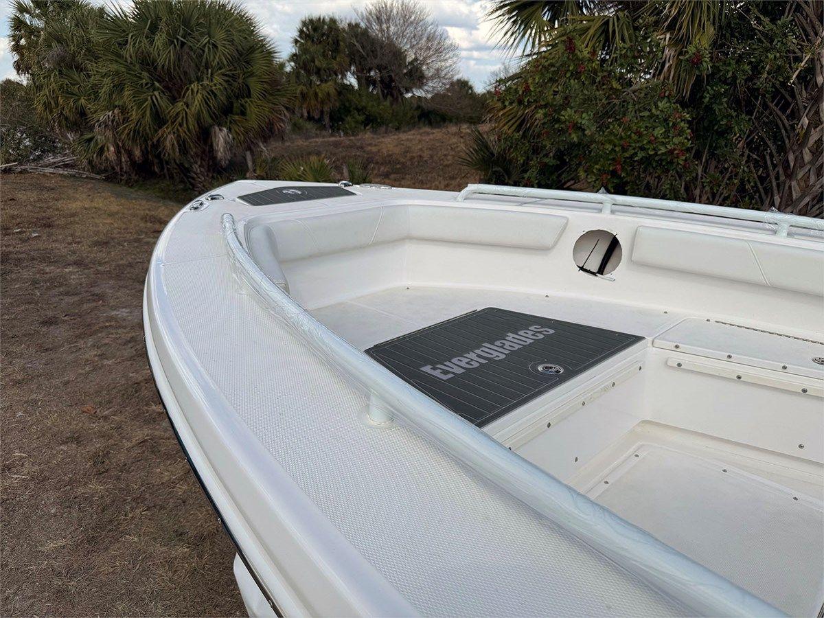 best yacht sales deals 24' Everglades 2017 243 CC 2017