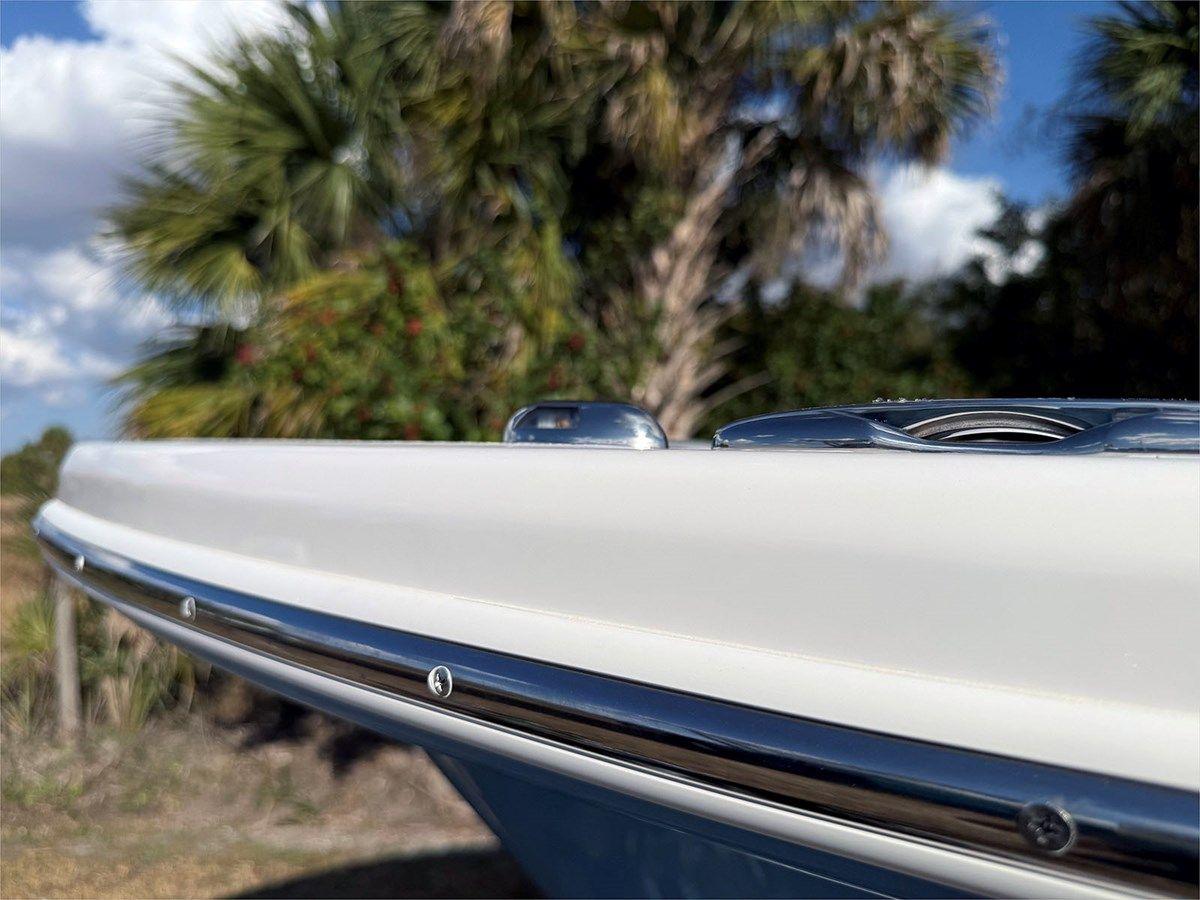 24' Everglades 2017 243 CC 24