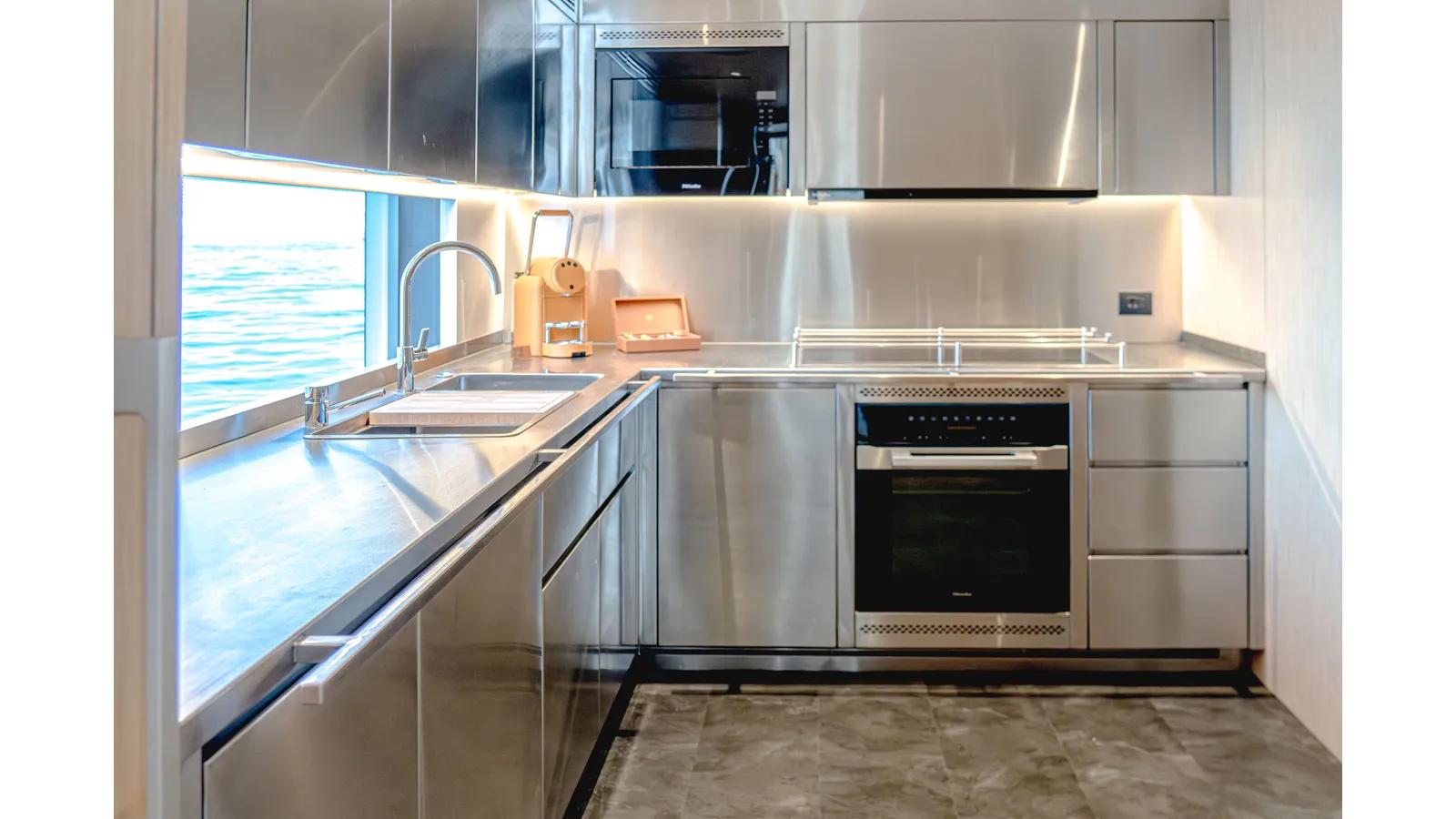 100 TERRACE yacht sale