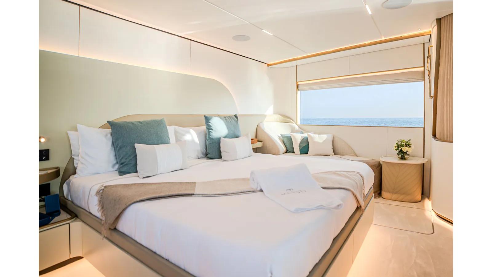 100 TERRACE - Majesty Yachts price