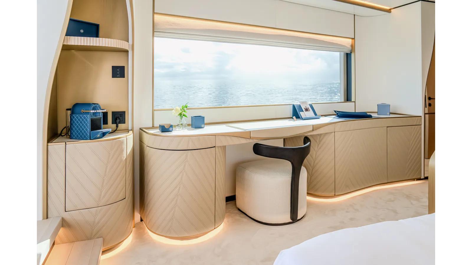 Buy a yacht 100 TERRACE - Majesty Yachts