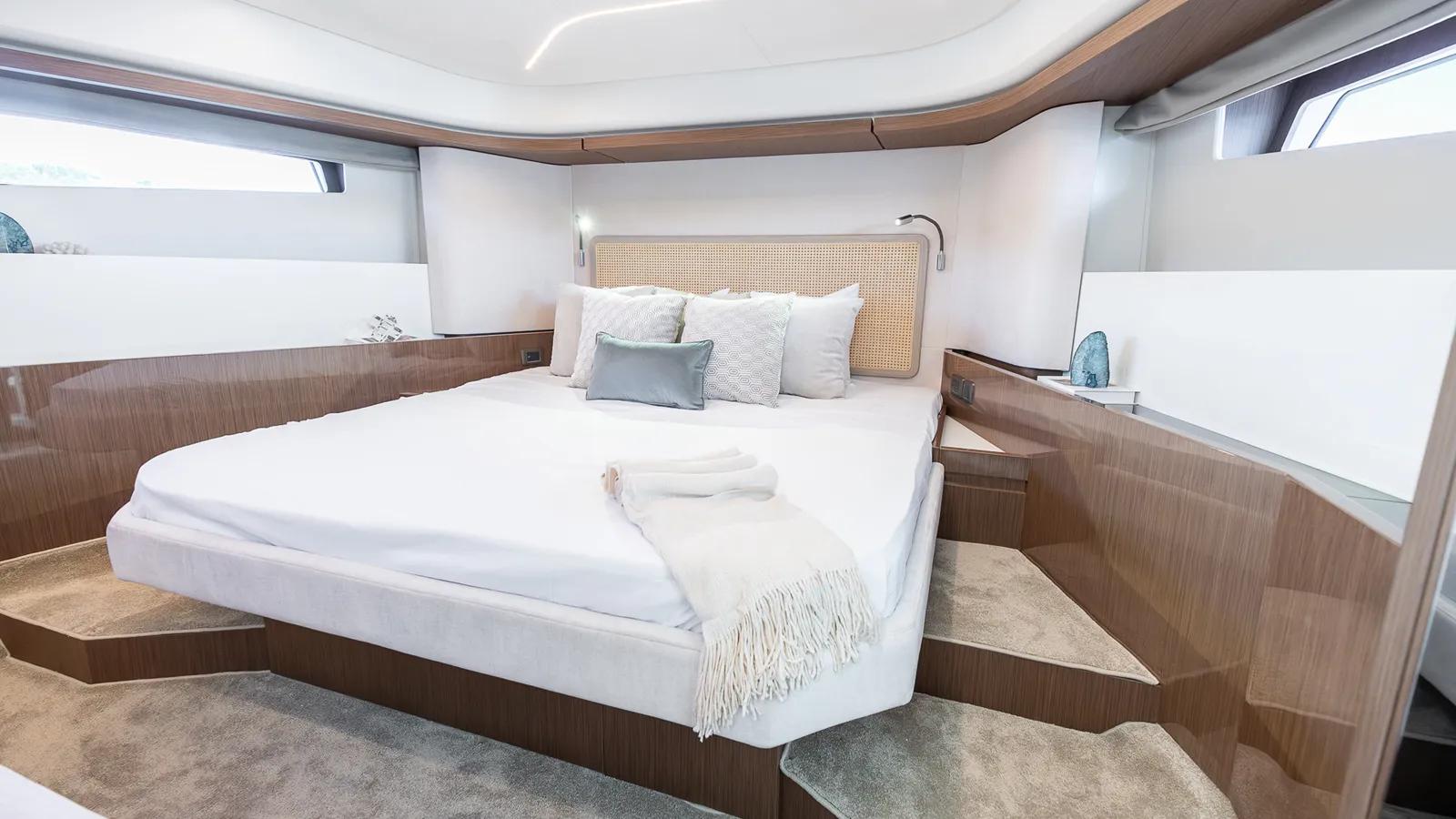 best yacht sales deals F4.9 - PRESTIGE