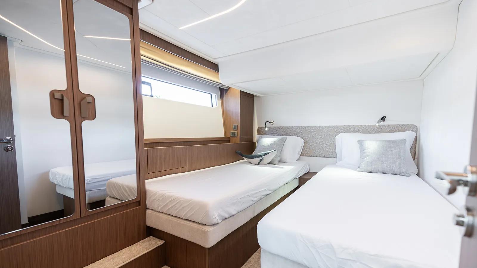 Buy a yacht F4.9 2025