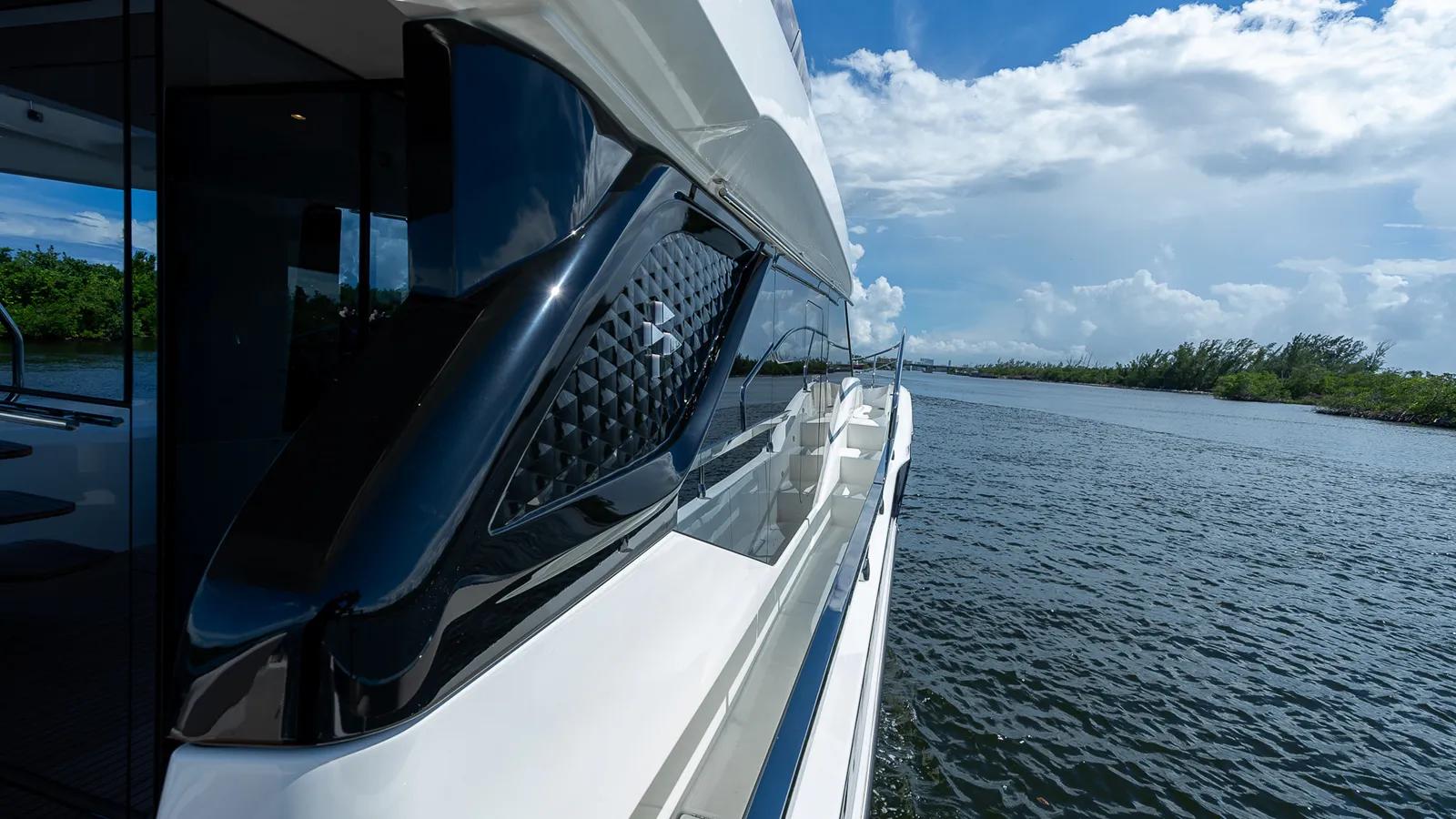 Buy a yacht F4.9 - PRESTIGE