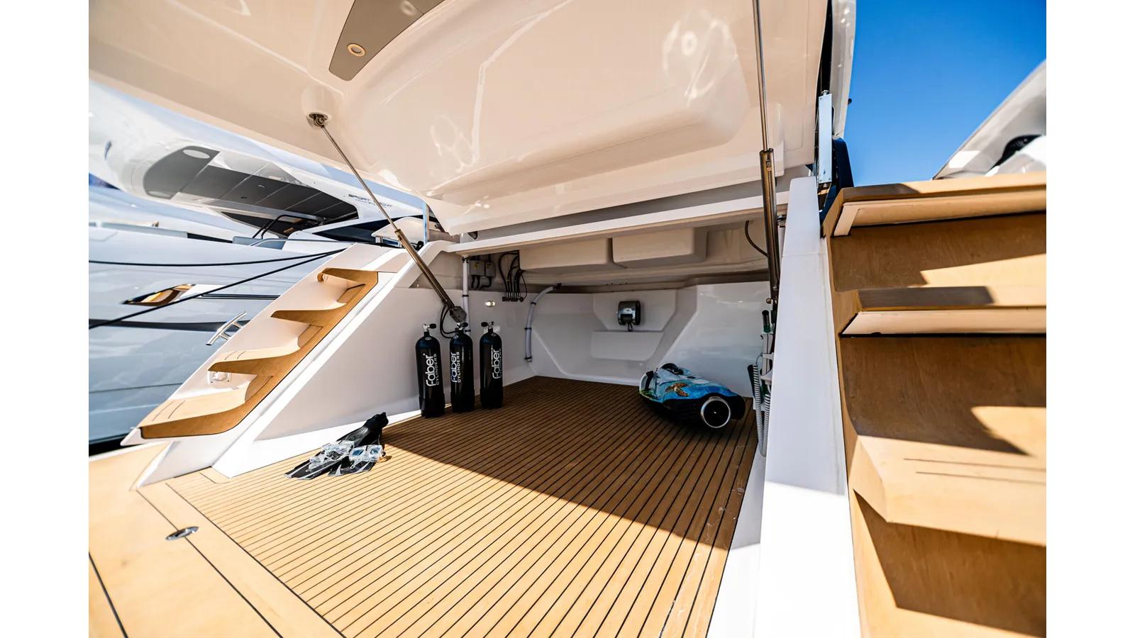 Buy a yacht PREDATOR 65 2026