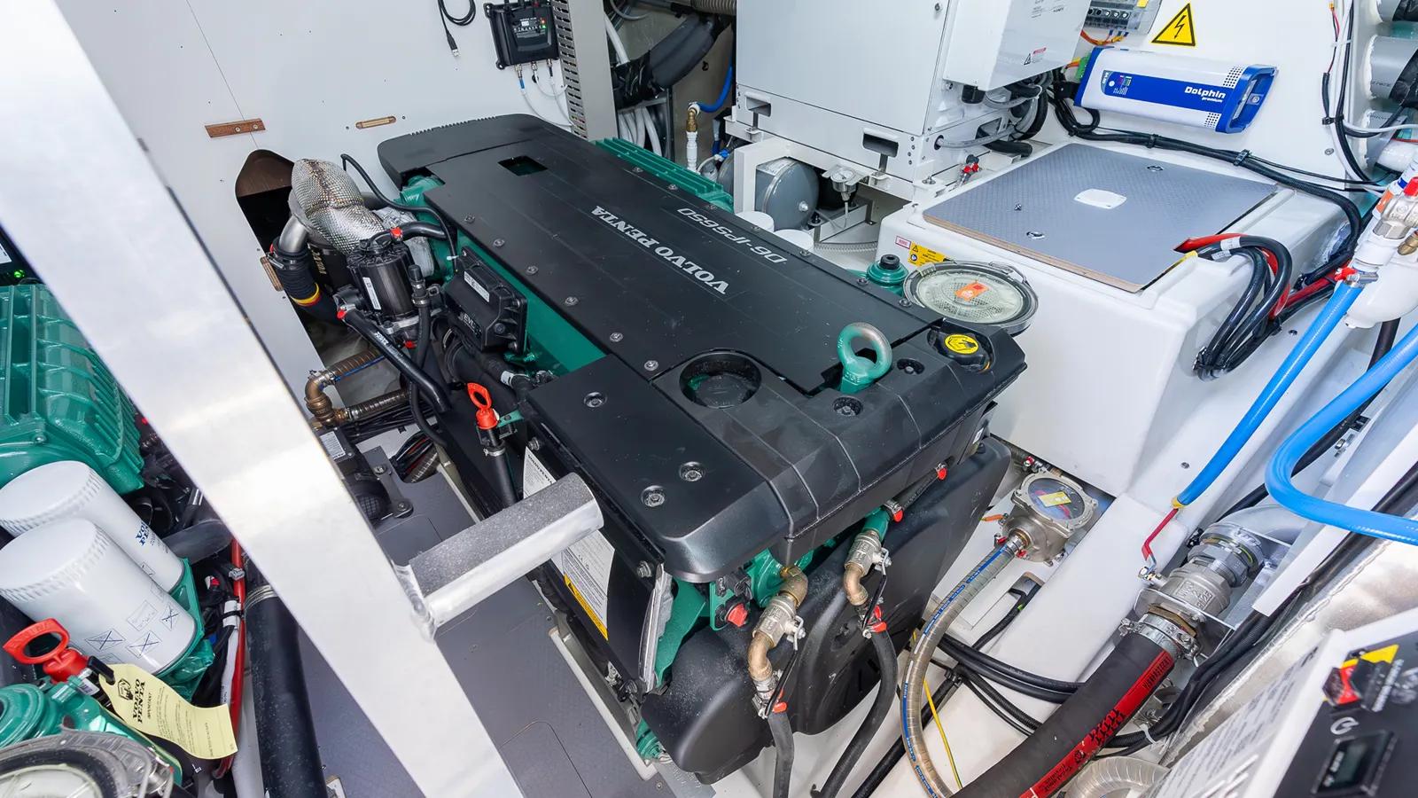 Buy a yacht F4.9 - PRESTIGE