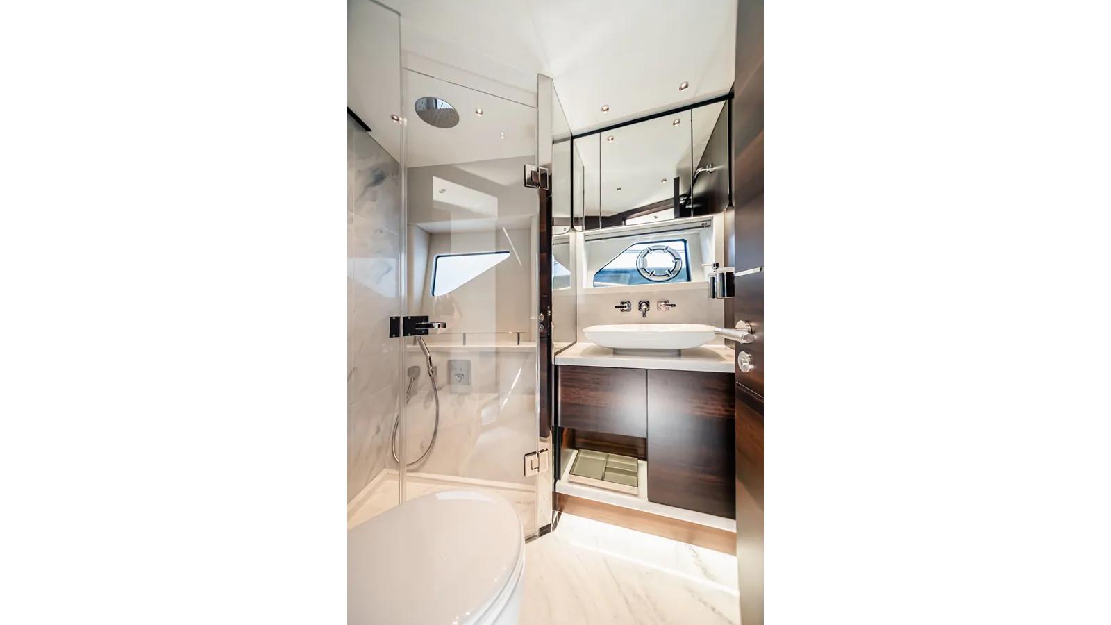 Buy a yacht PREDATOR 65 - Sunseeker