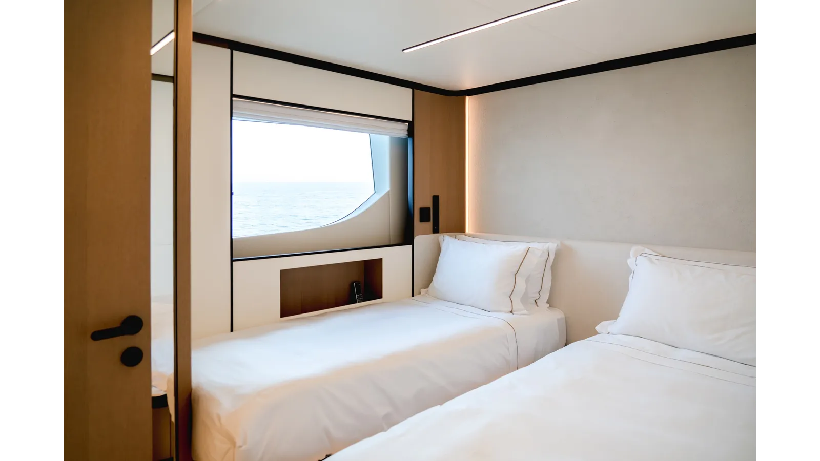 the best price on MAJESTY 112 112