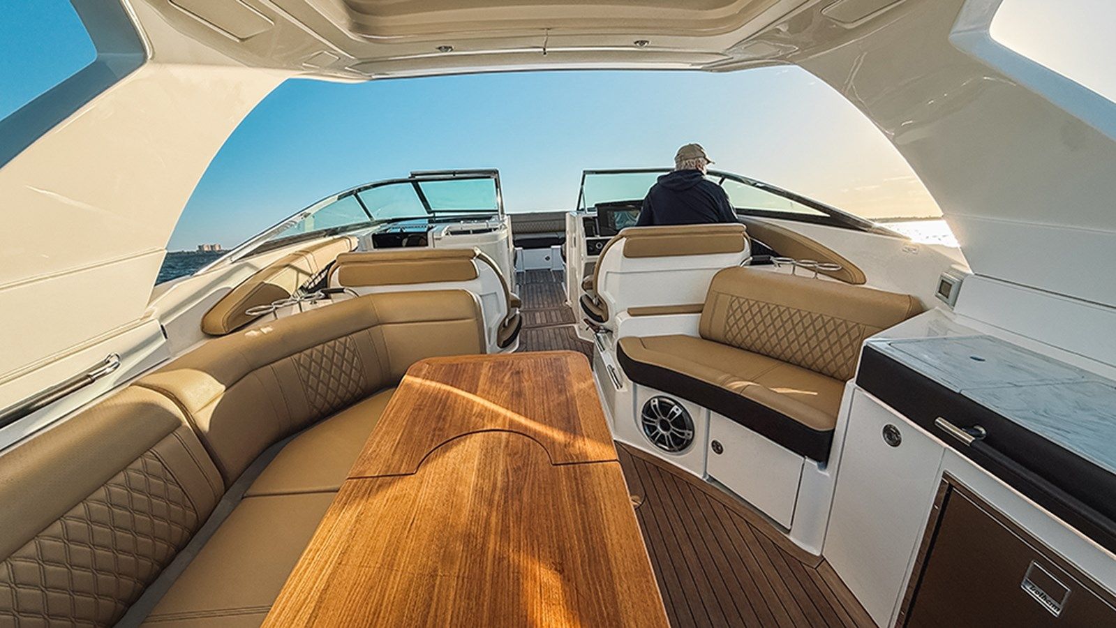 Купить яхту BLONDIE - SEA RAY в Shestakov Yacht Sales