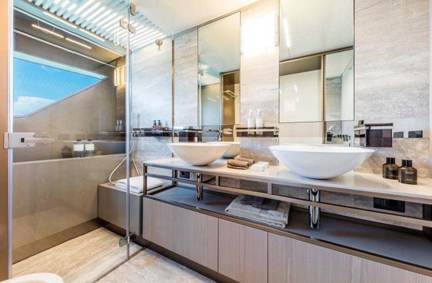 the best price on Ferretti Yachts 850 85