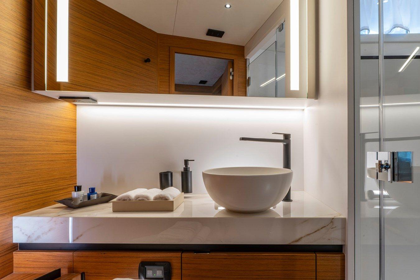 TEAM JAIG - SOLARIS YACHTS yacht sale