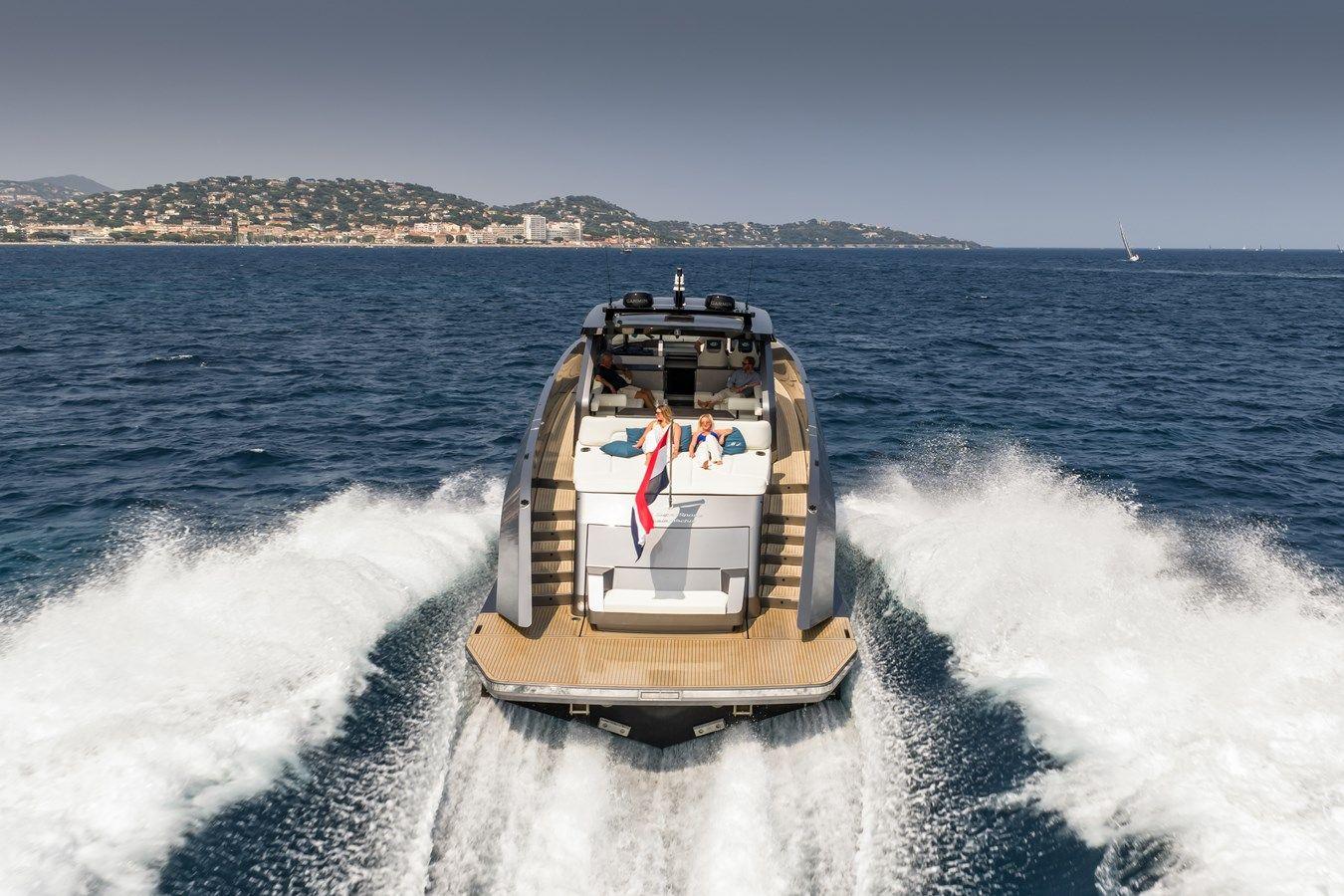 the best price on COOLR 61