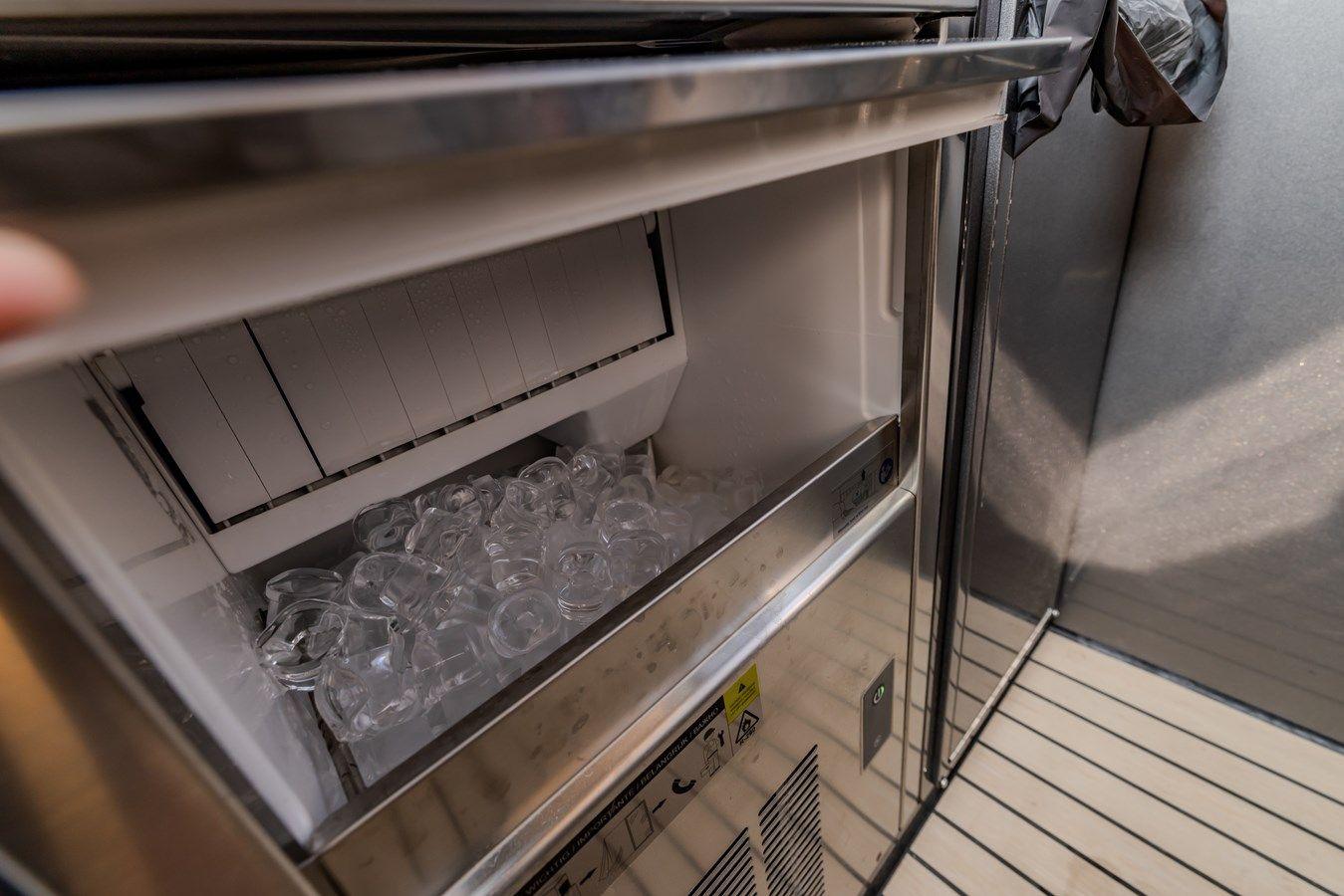 best yacht sales deals COOLR - STEELER YACHTS