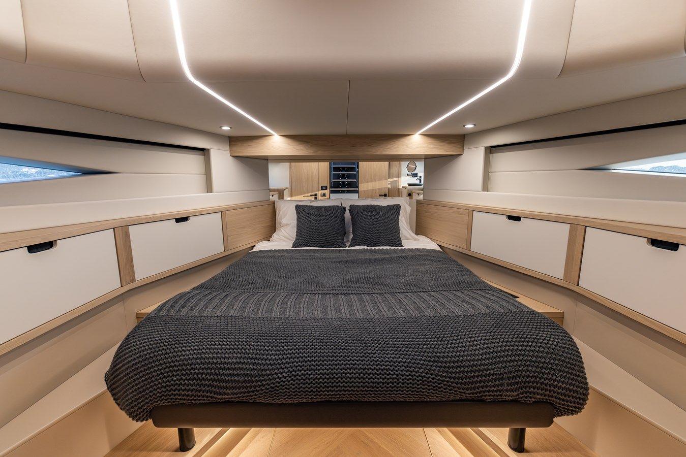 Buy a yacht COOLR - STEELER YACHTS