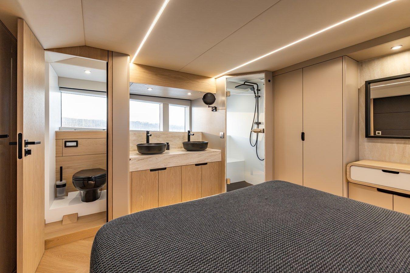 the best price on COOLR - STEELER YACHTS