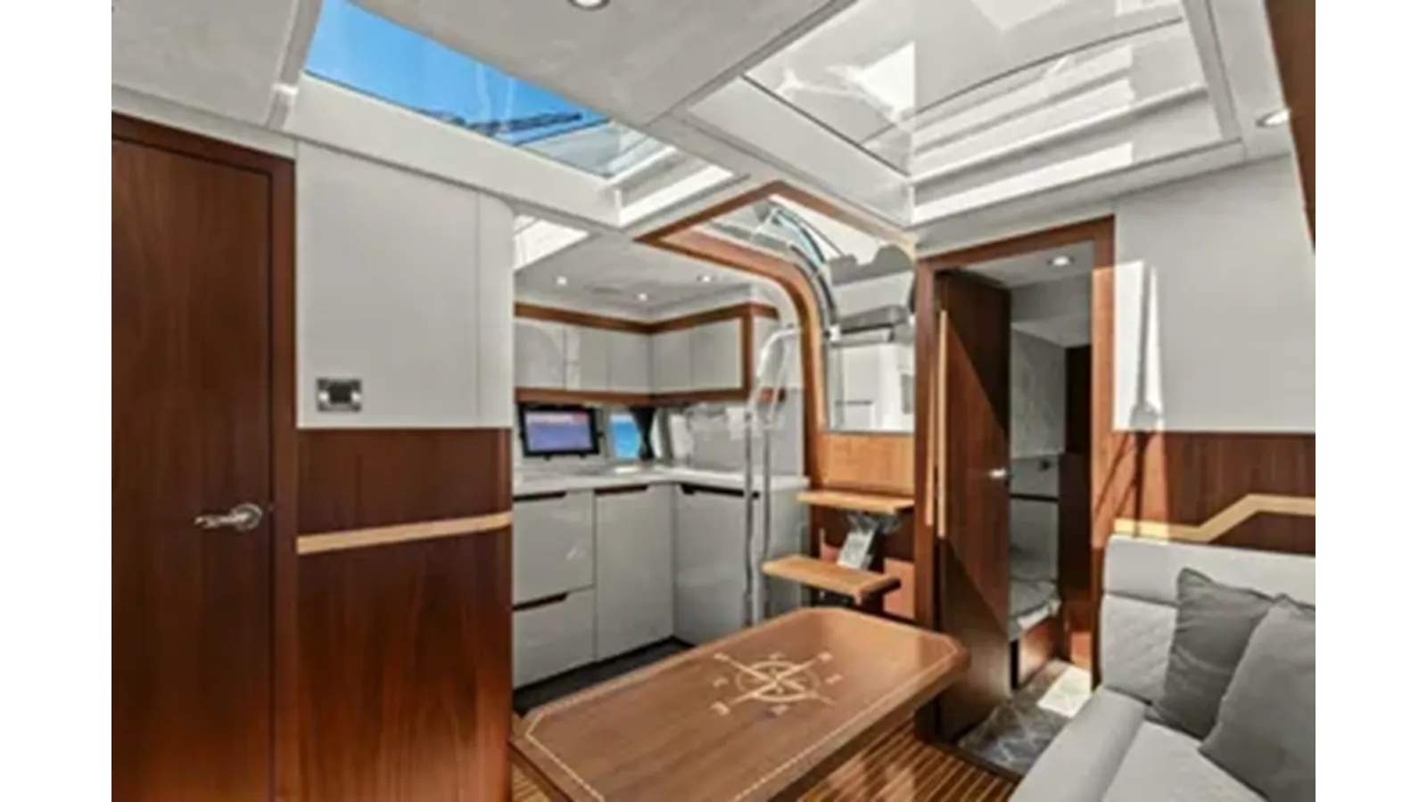 Купить яхту BOARD ROOM 38 в Shestakov Yacht Sales
