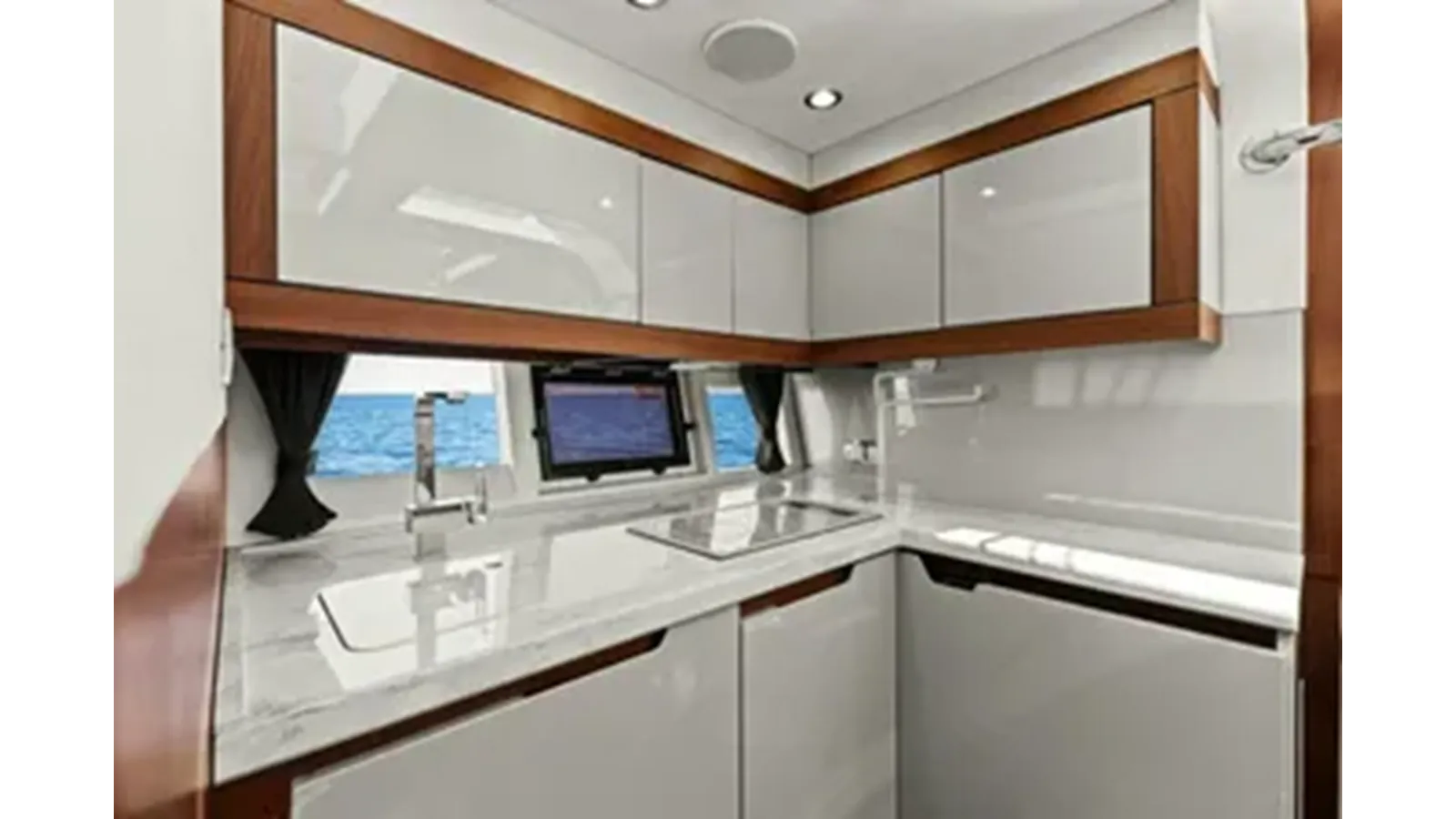 Купить яхту BOARD ROOM в Shestakov Yacht Sales